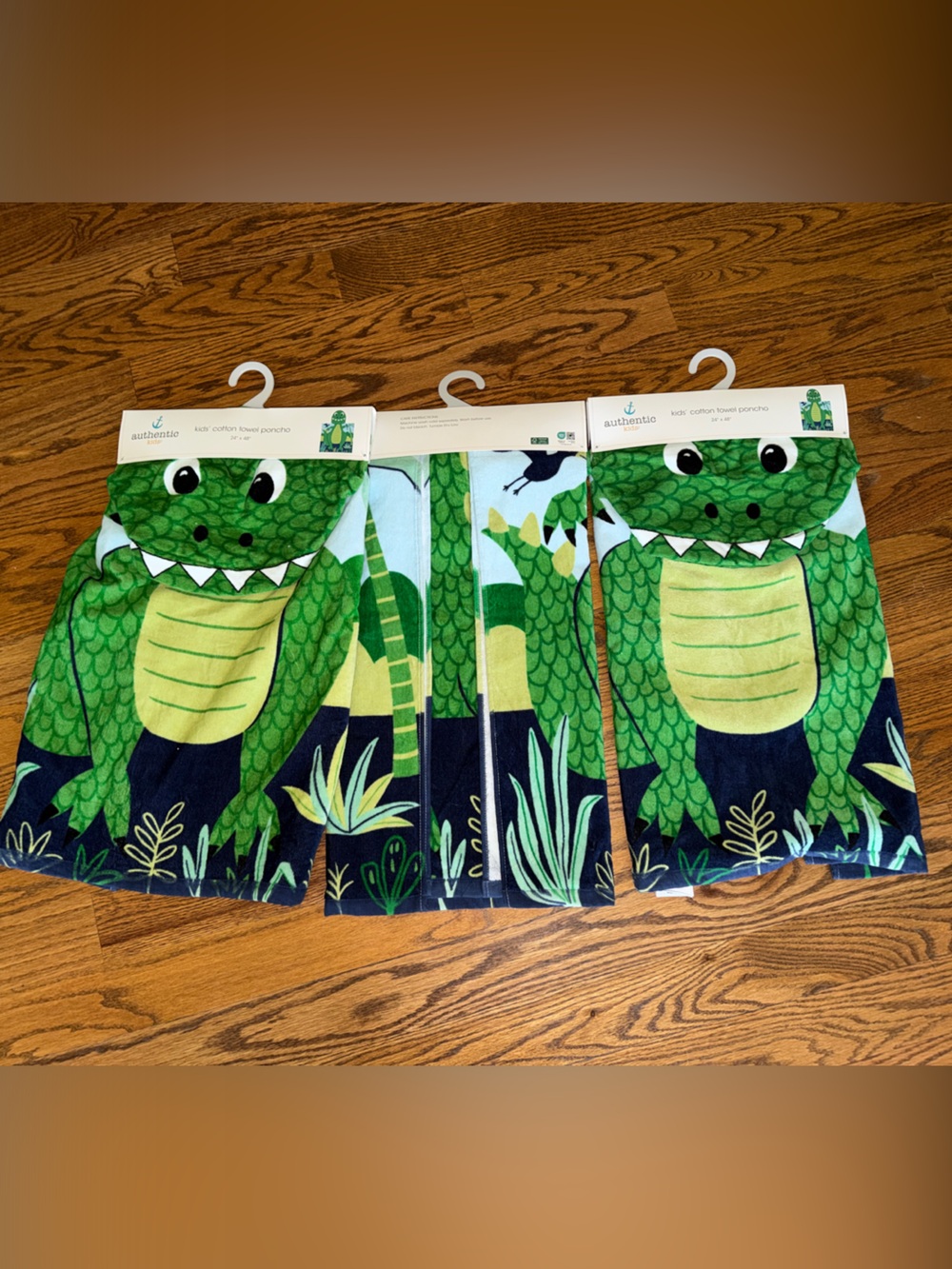 Kids crocodile Hooded Towel - Soft Bath Wrap NWT